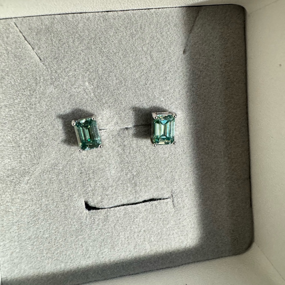 Elegant Green Stud Earrings